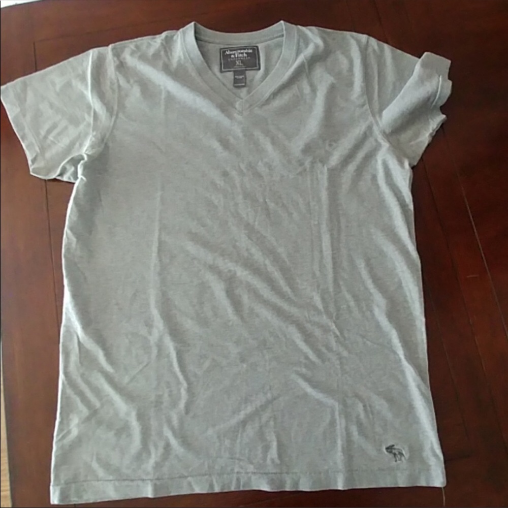 Tee shirt.